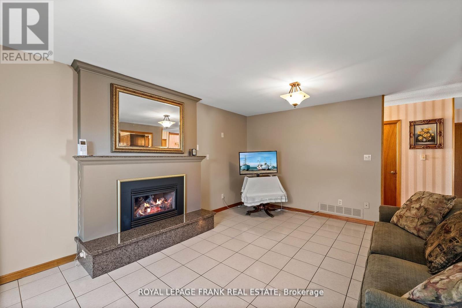 












1402 MANITOU DRIVE

,
Oshawa (Samac),




Ontario
L1G7P7

