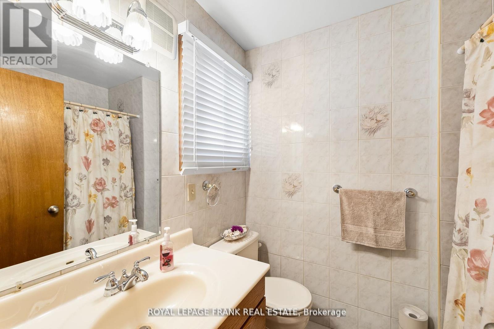 












1402 MANITOU DRIVE

,
Oshawa (Samac),




Ontario
L1G7P7

