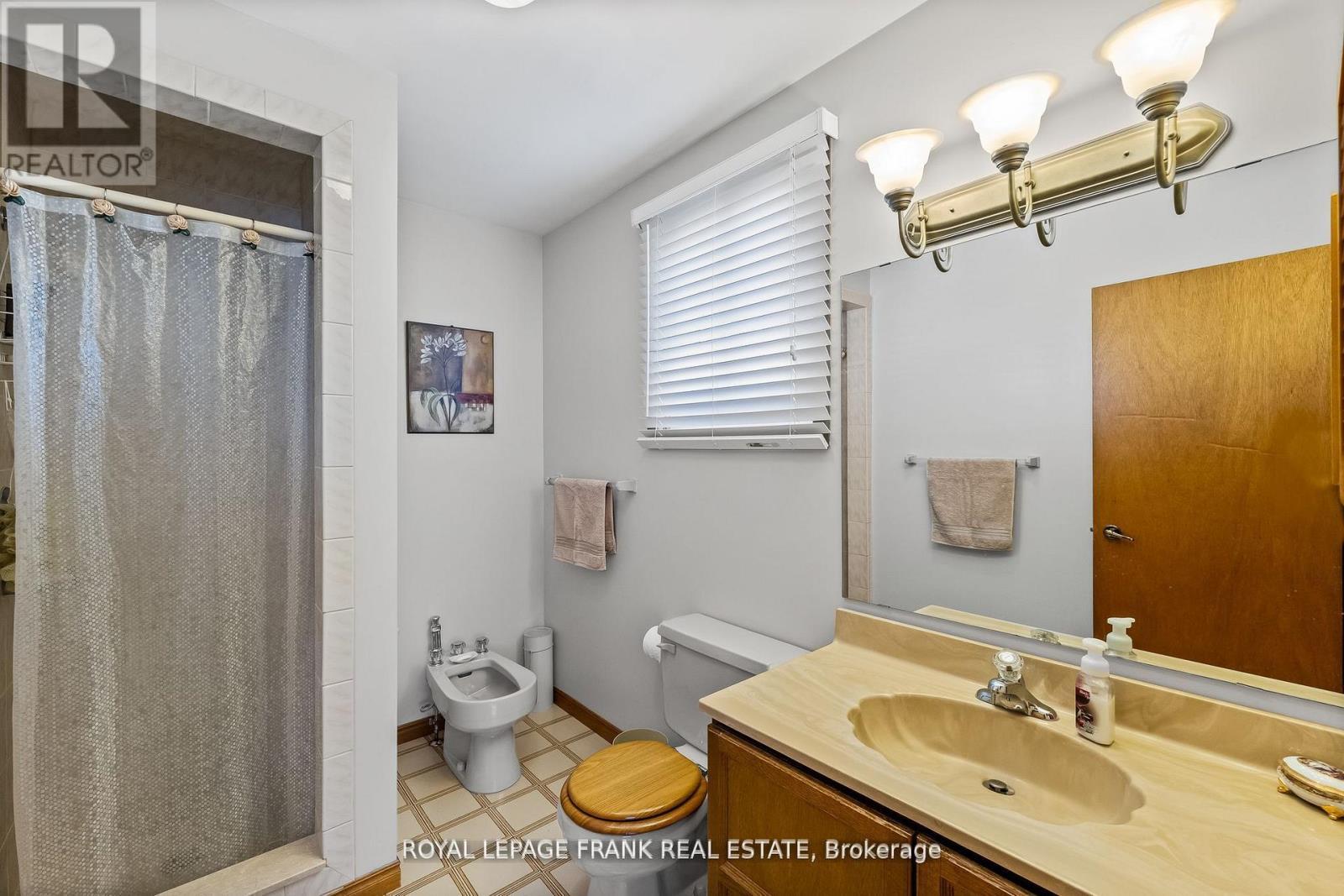 












1402 MANITOU DRIVE

,
Oshawa (Samac),




Ontario
L1G7P7

