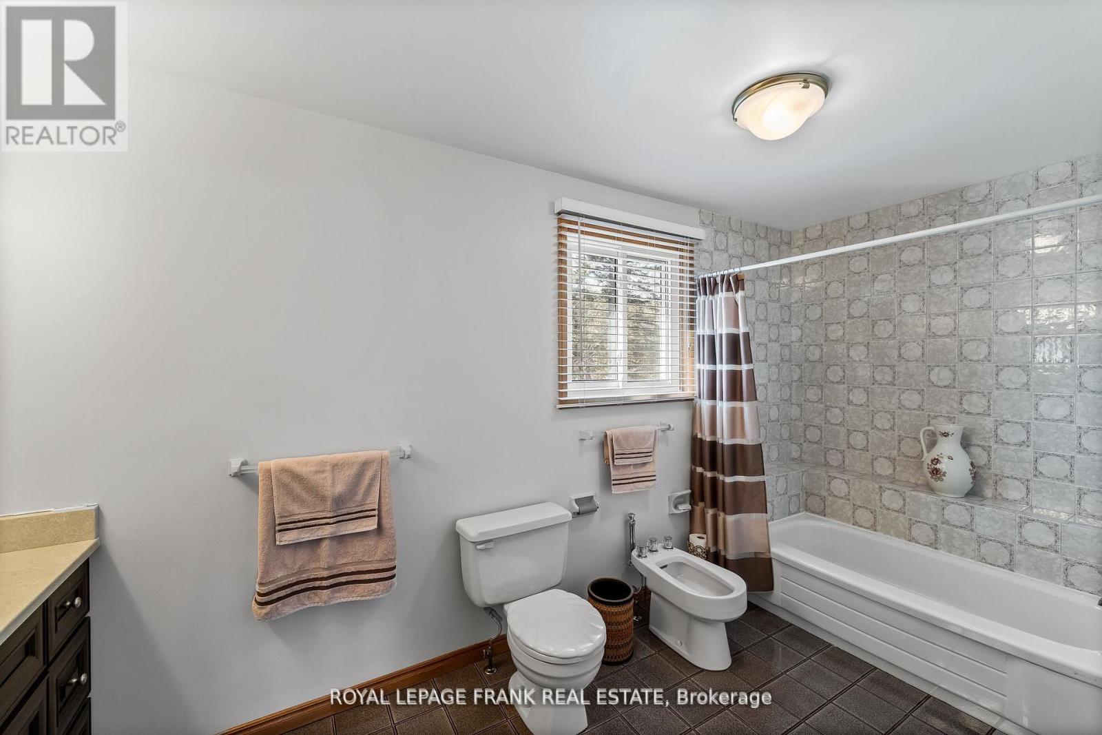 












1402 MANITOU DRIVE

,
Oshawa (Samac),




Ontario
L1G7P7

