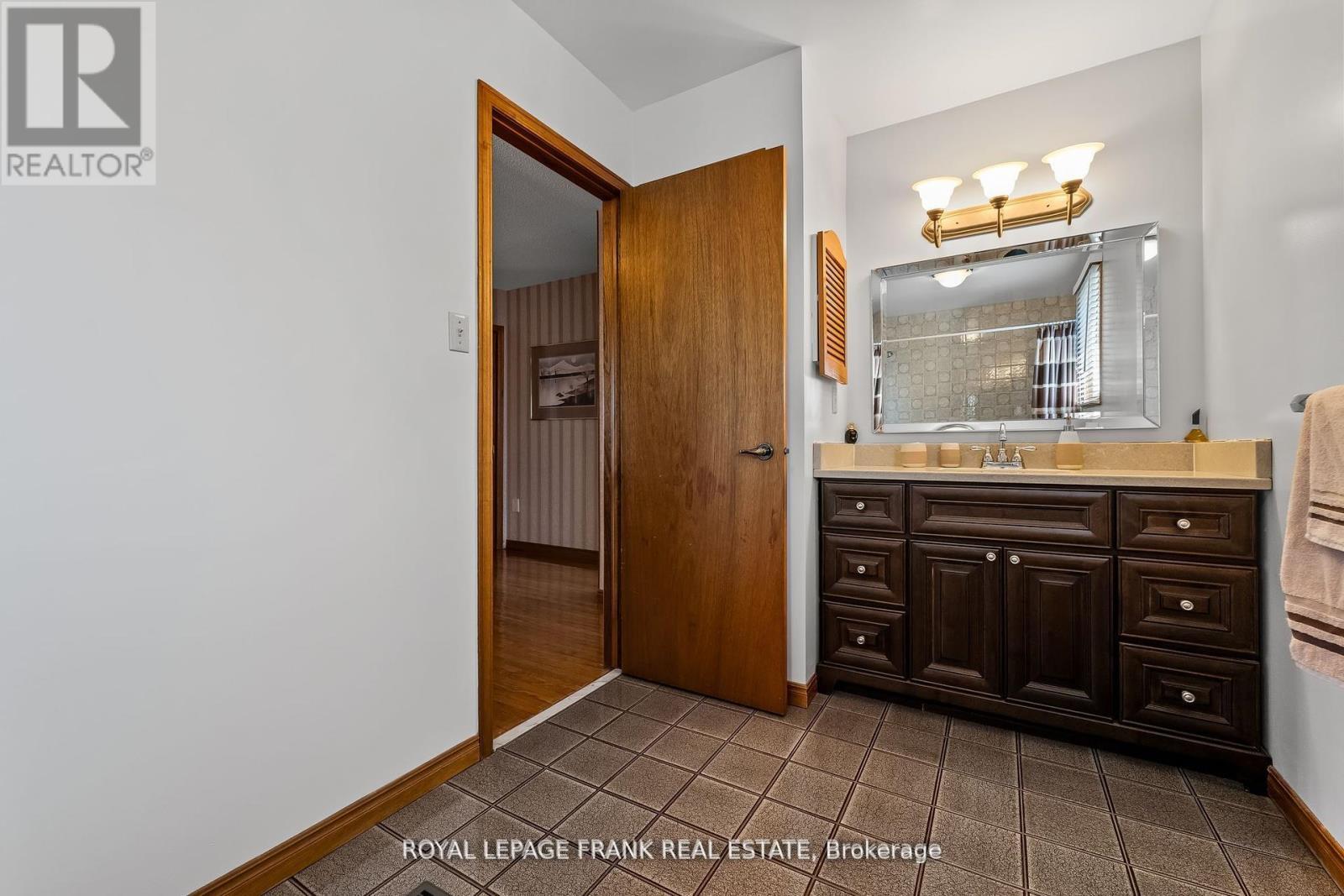 












1402 MANITOU DRIVE

,
Oshawa (Samac),




Ontario
L1G7P7

