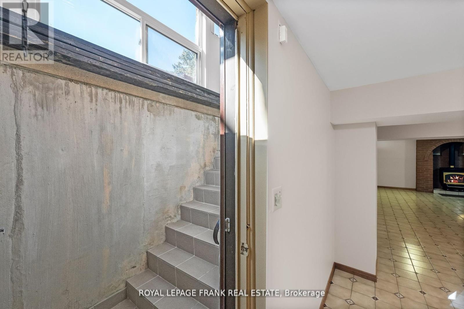 












1402 MANITOU DRIVE

,
Oshawa (Samac),




Ontario
L1G7P7

