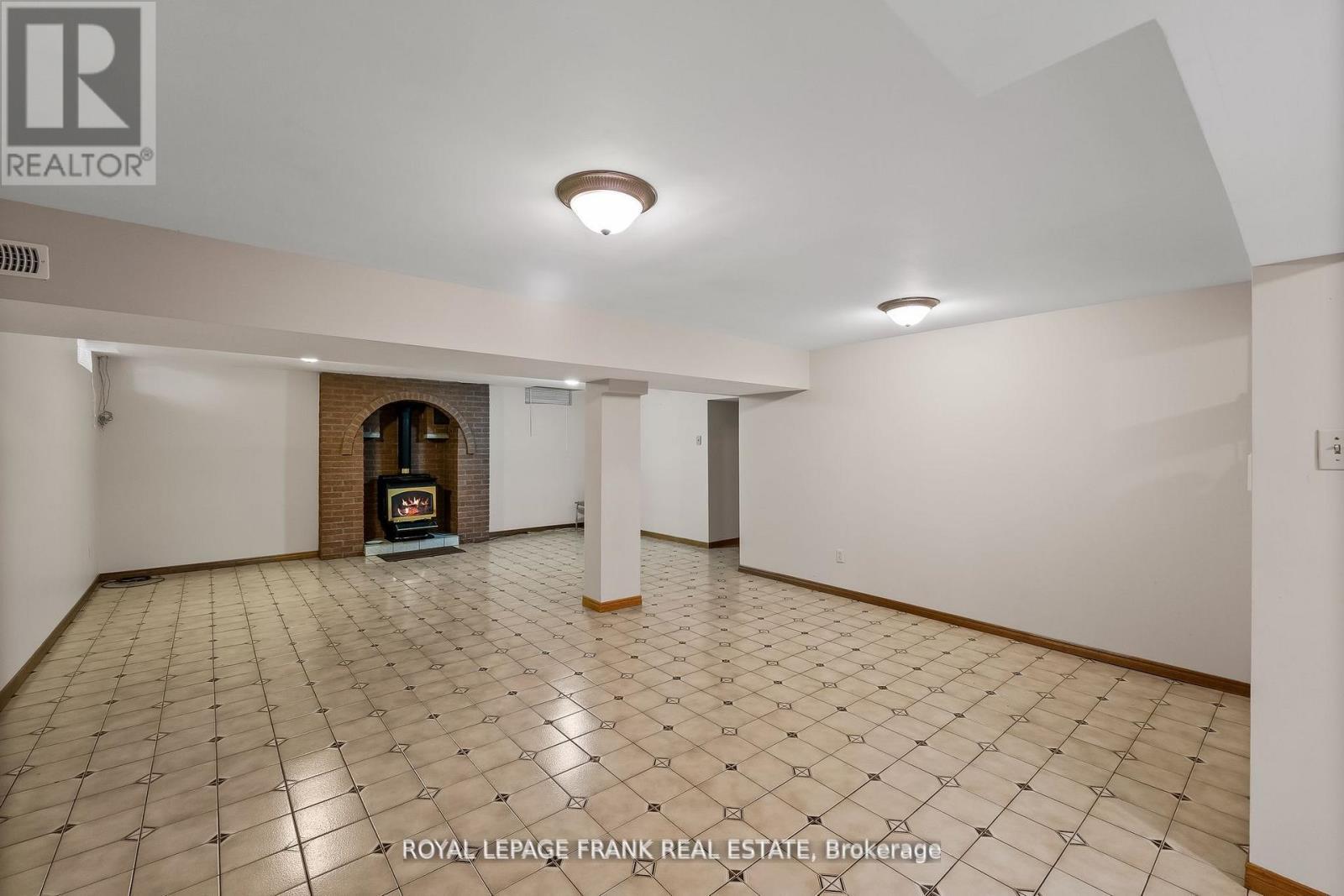 












1402 MANITOU DRIVE

,
Oshawa (Samac),




Ontario
L1G7P7

