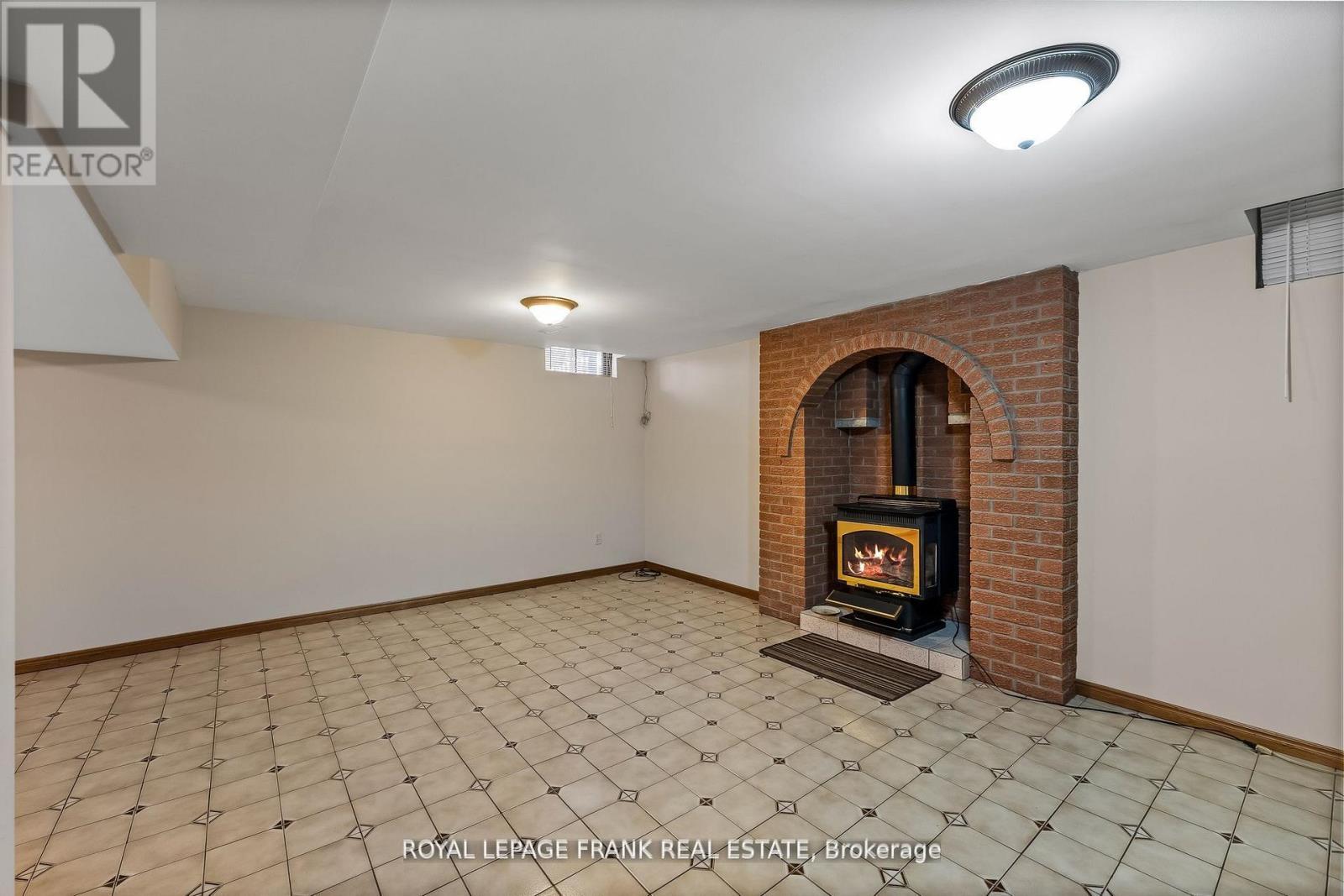 












1402 MANITOU DRIVE

,
Oshawa (Samac),




Ontario
L1G7P7

