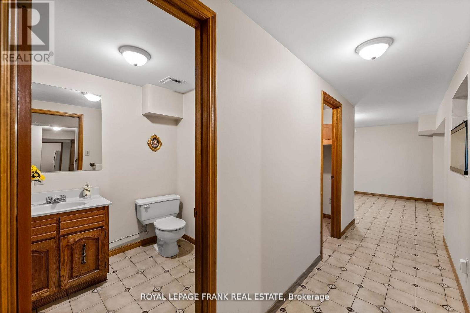 












1402 MANITOU DRIVE

,
Oshawa (Samac),




Ontario
L1G7P7


