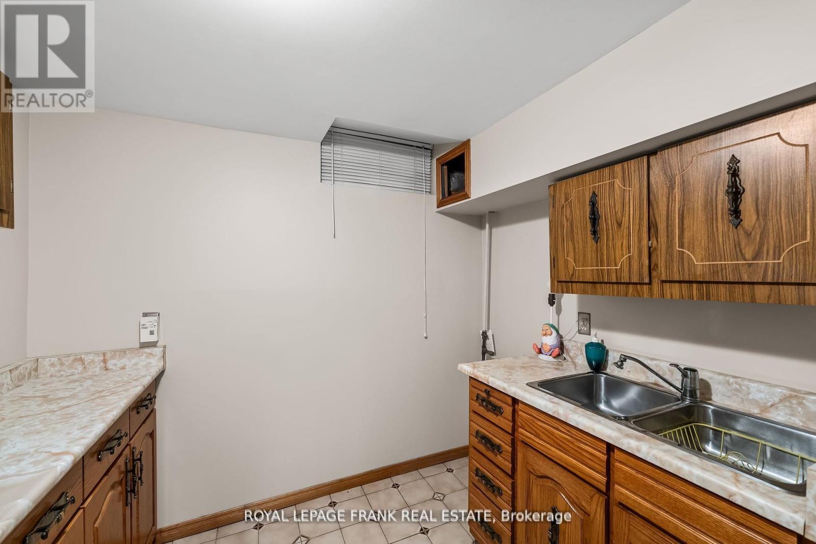 












1402 MANITOU DRIVE

,
Oshawa (Samac),




Ontario
L1G7P7

