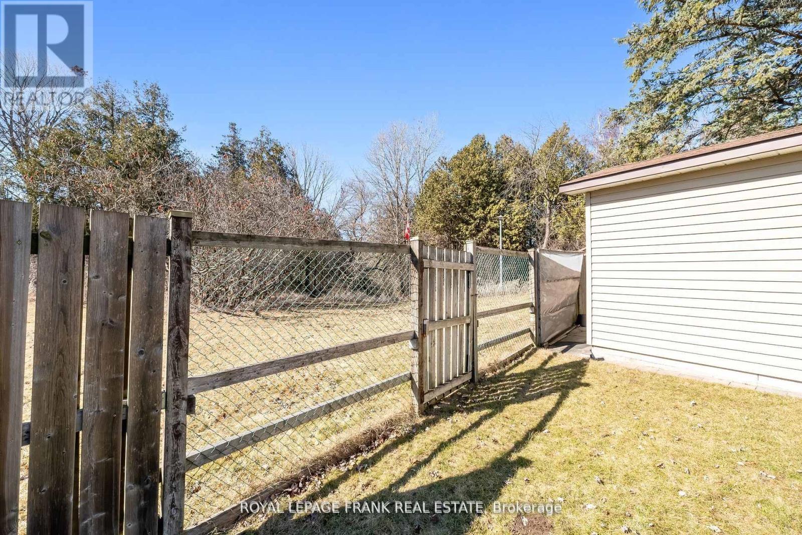 












1402 MANITOU DRIVE

,
Oshawa (Samac),




Ontario
L1G7P7

