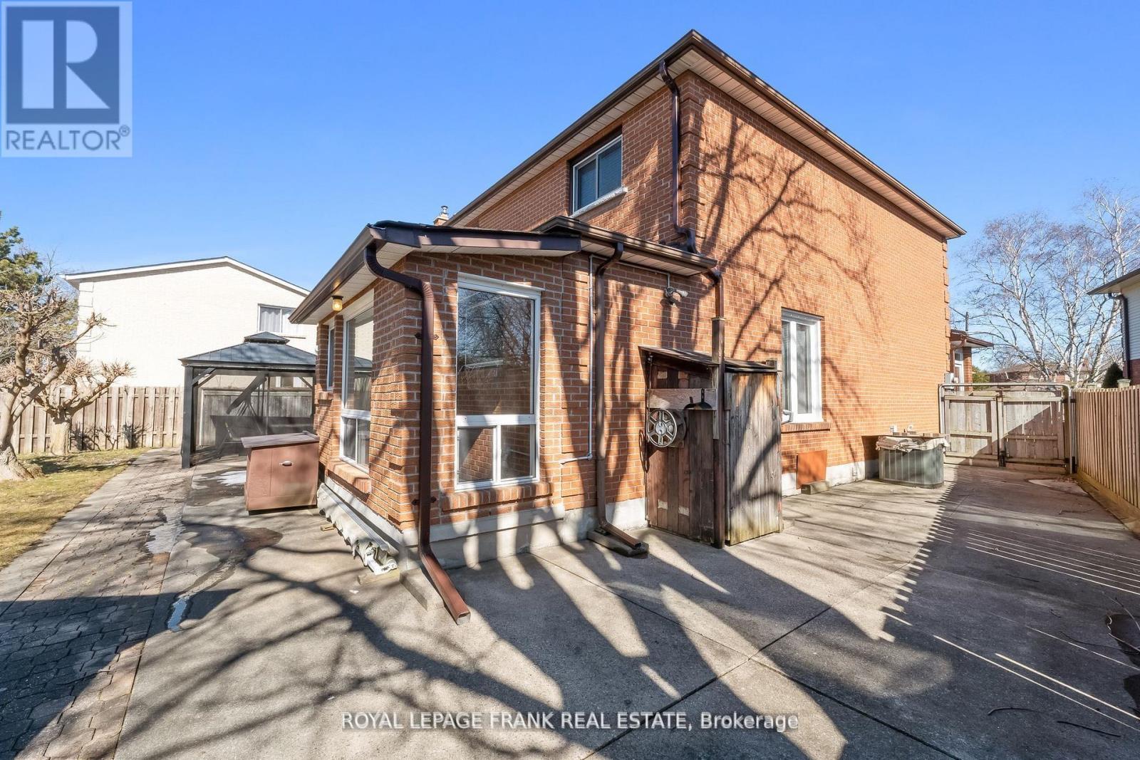 












1402 MANITOU DRIVE

,
Oshawa (Samac),




Ontario
L1G7P7

