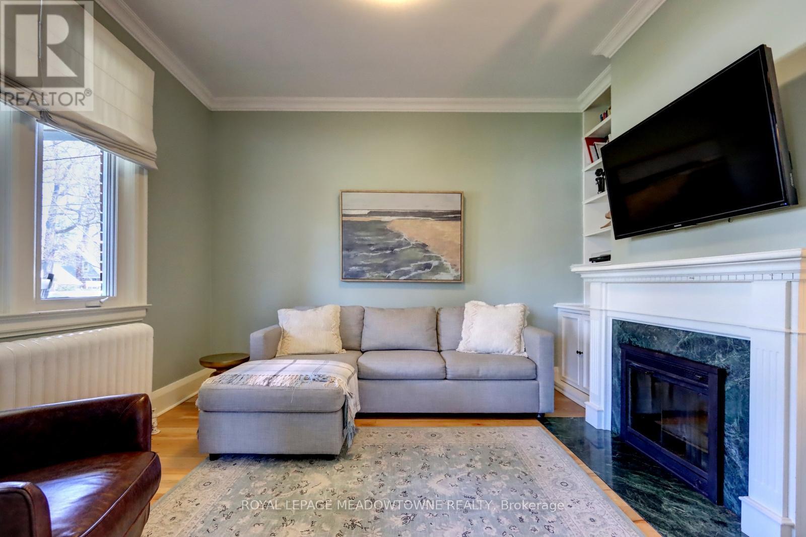 












24 HIAWATHA PARKWAY

,
Mississauga,




Ontario
L5G3S2

