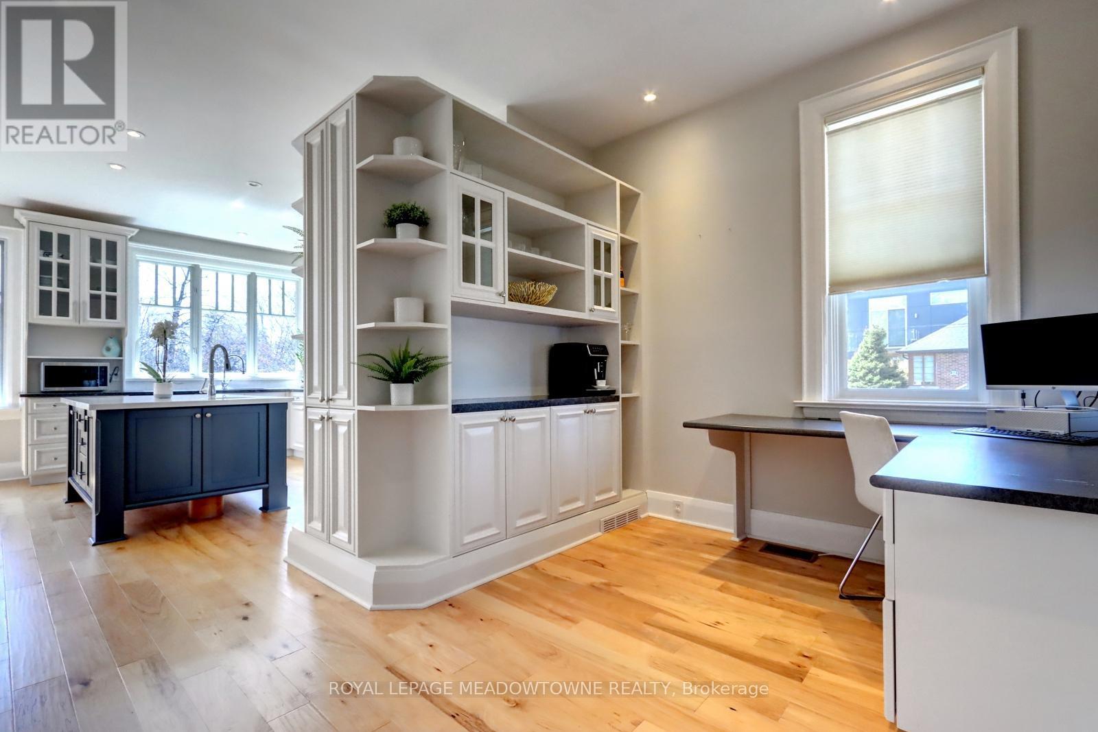 












24 HIAWATHA PARKWAY

,
Mississauga,




Ontario
L5G3S2


