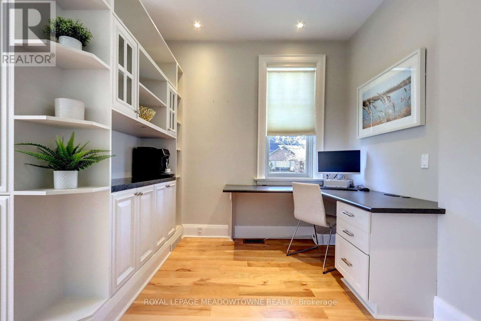 












24 HIAWATHA PARKWAY

,
Mississauga,




Ontario
L5G3S2

