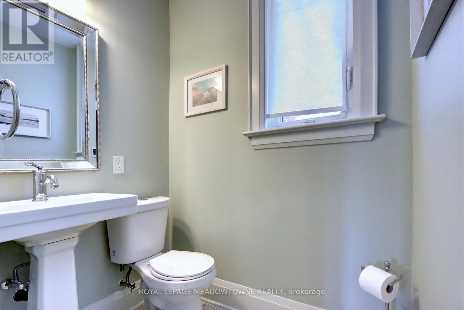 












24 HIAWATHA PARKWAY

,
Mississauga,




Ontario
L5G3S2

