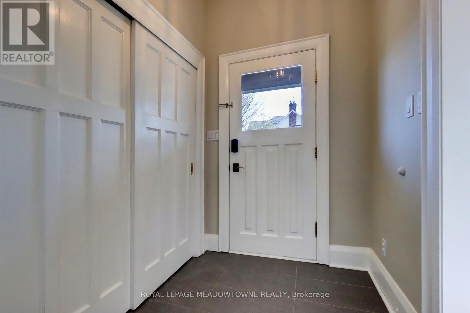 












24 HIAWATHA PARKWAY

,
Mississauga,




Ontario
L5G3S2

