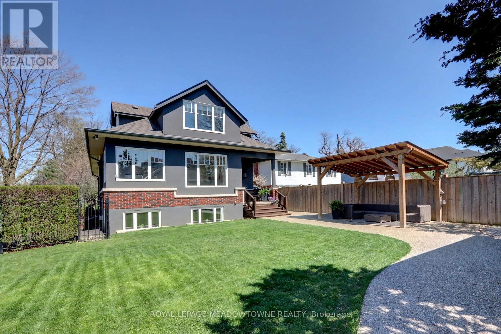 












24 HIAWATHA PARKWAY

,
Mississauga,




Ontario
L5G3S2

