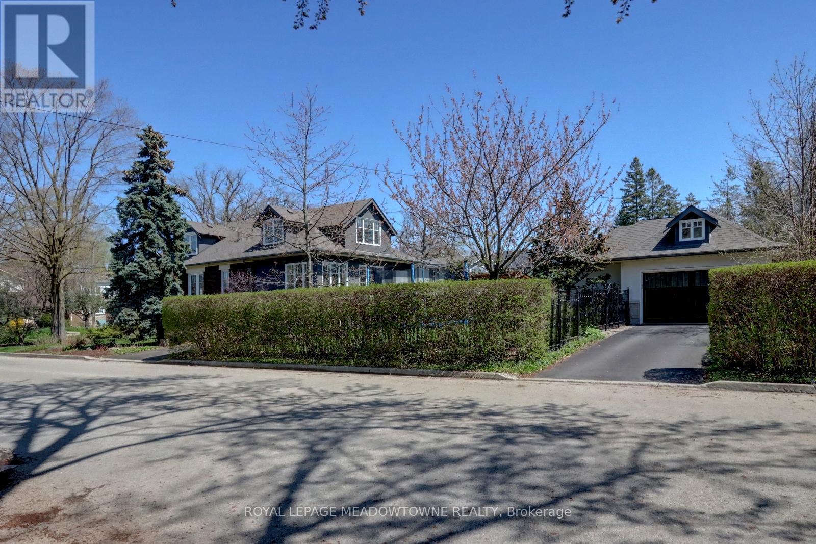 












24 HIAWATHA PARKWAY

,
Mississauga,




Ontario
L5G3S2

