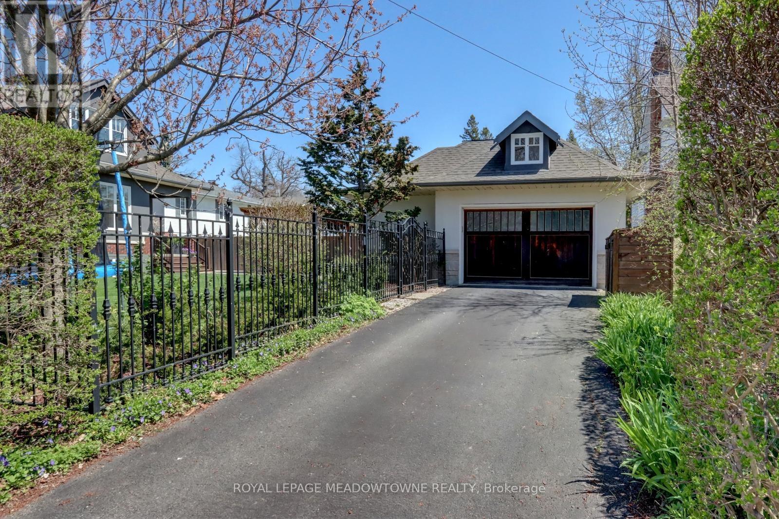 












24 HIAWATHA PARKWAY

,
Mississauga,




Ontario
L5G3S2


