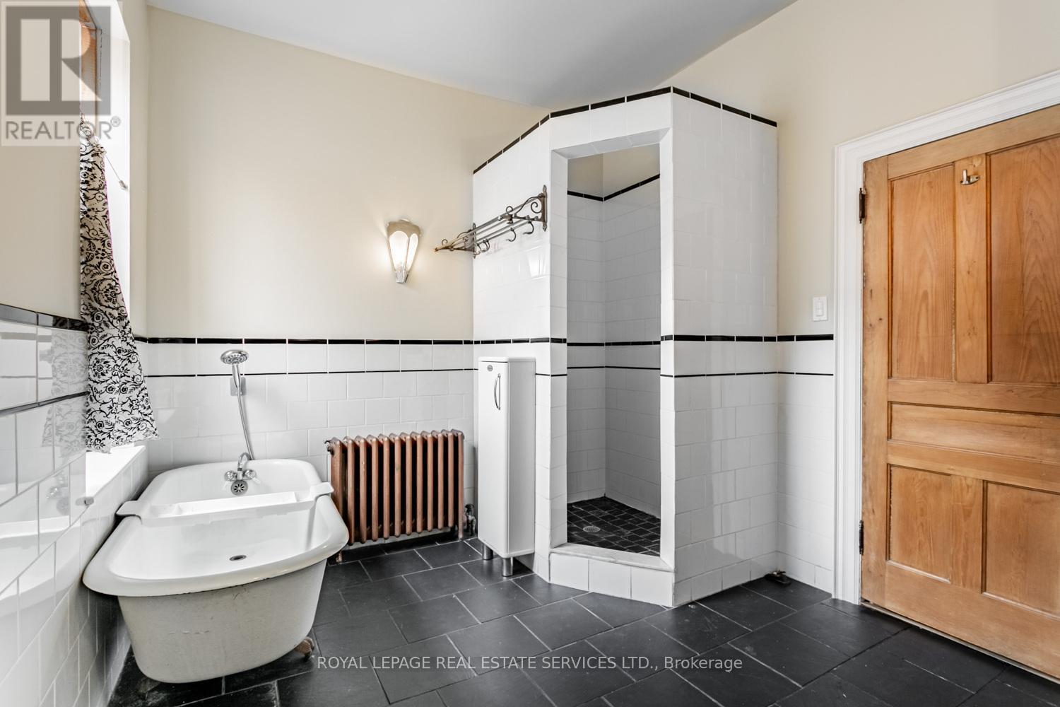 












62 LAKEVIEW AVENUE

,
Toronto,




Ontario
M6J3B3


