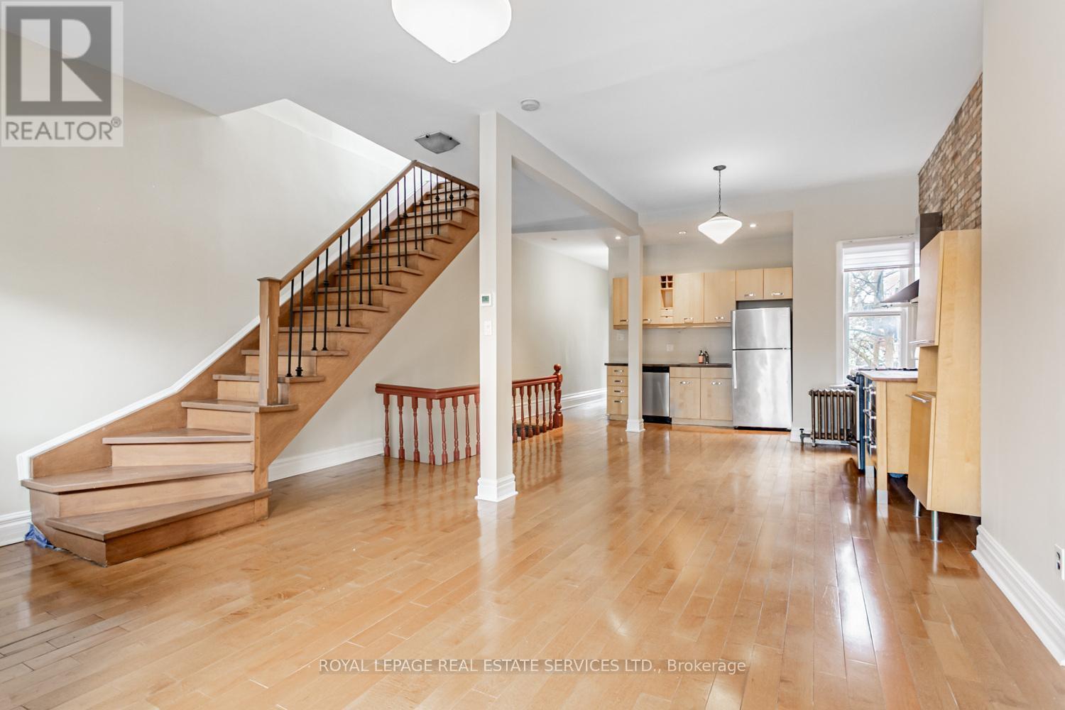 












62 LAKEVIEW AVENUE

,
Toronto,




Ontario
M6J3B3

