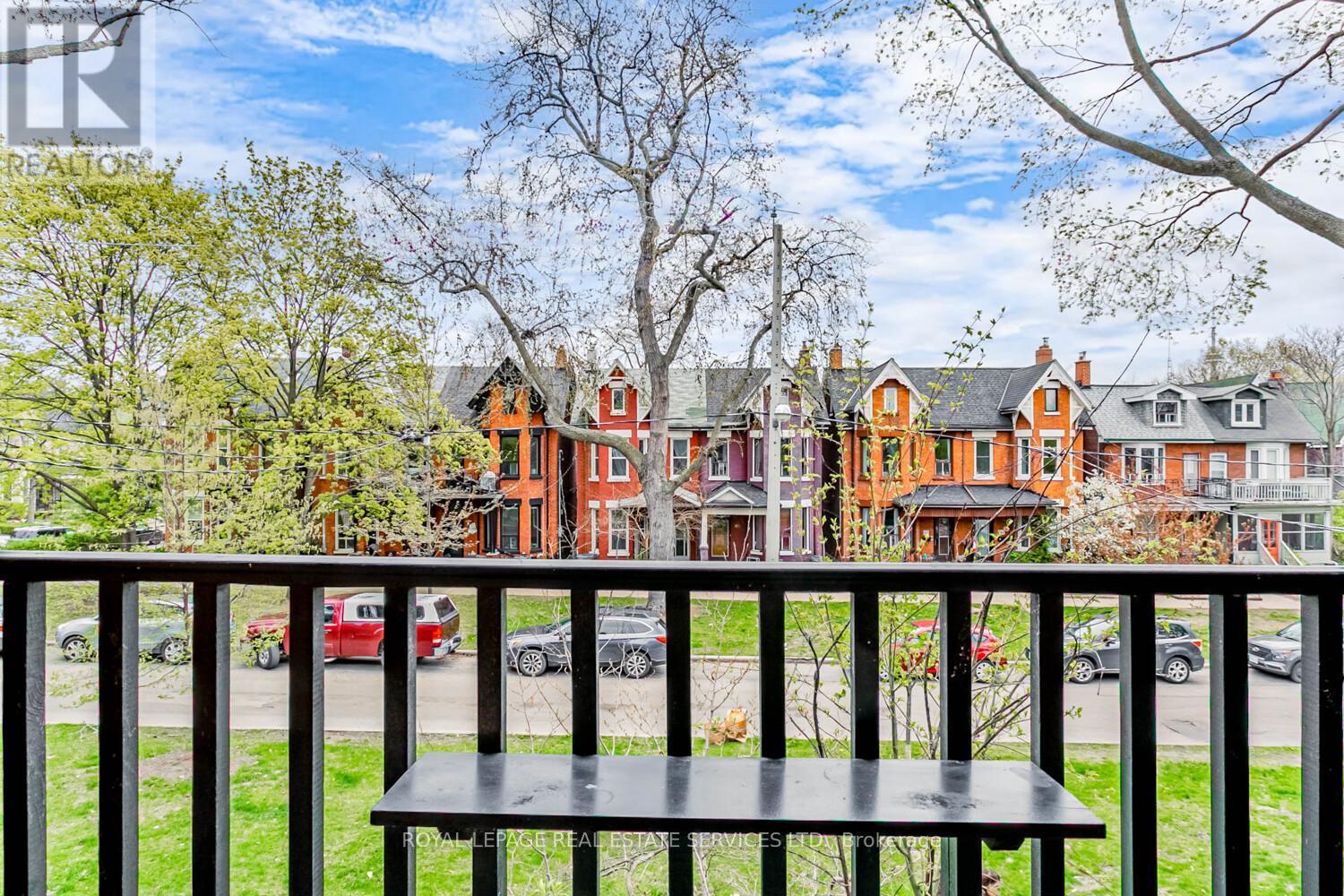 












62 LAKEVIEW AVENUE

,
Toronto,




Ontario
M6J3B3

