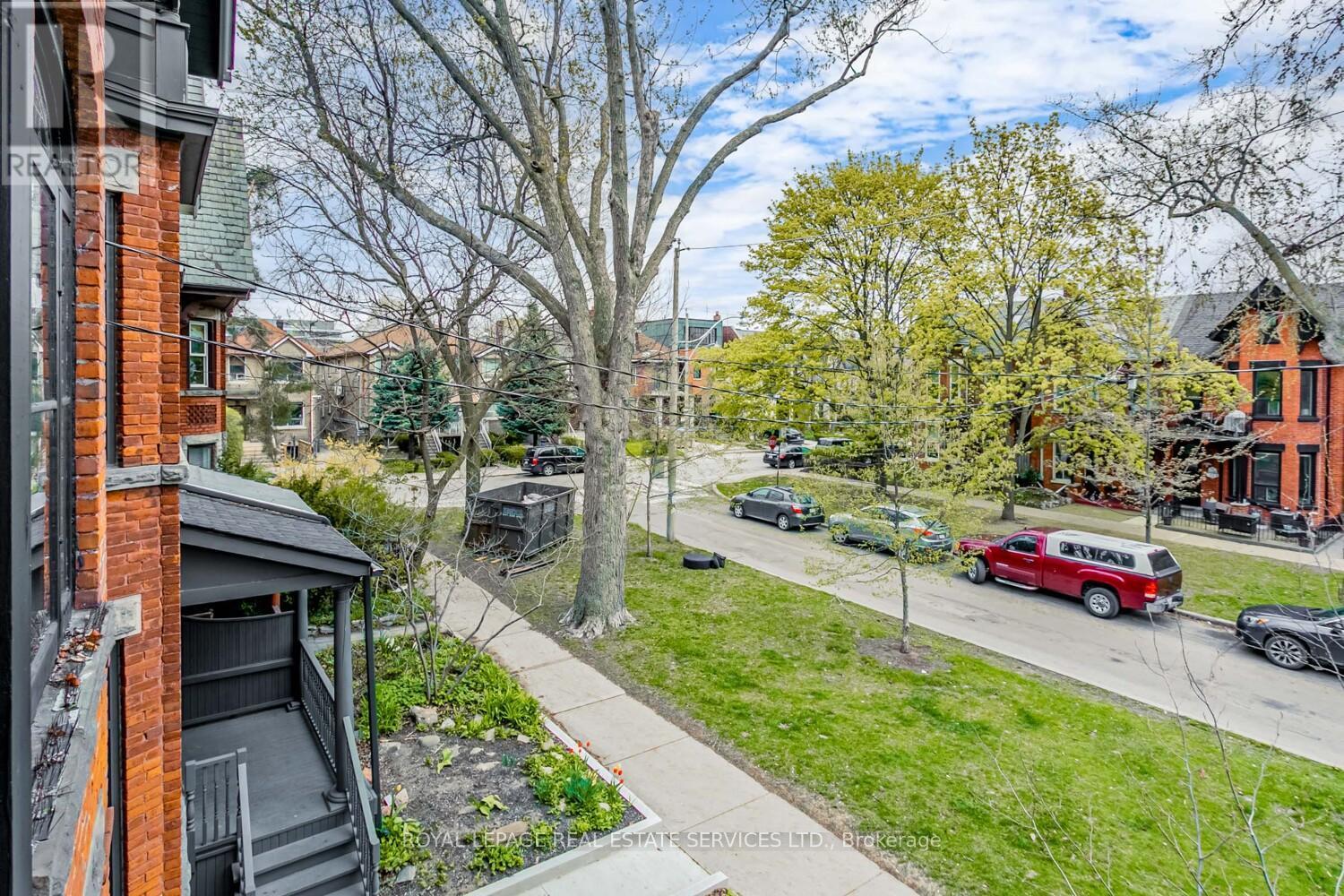 












62 LAKEVIEW AVENUE

,
Toronto,




Ontario
M6J3B3

