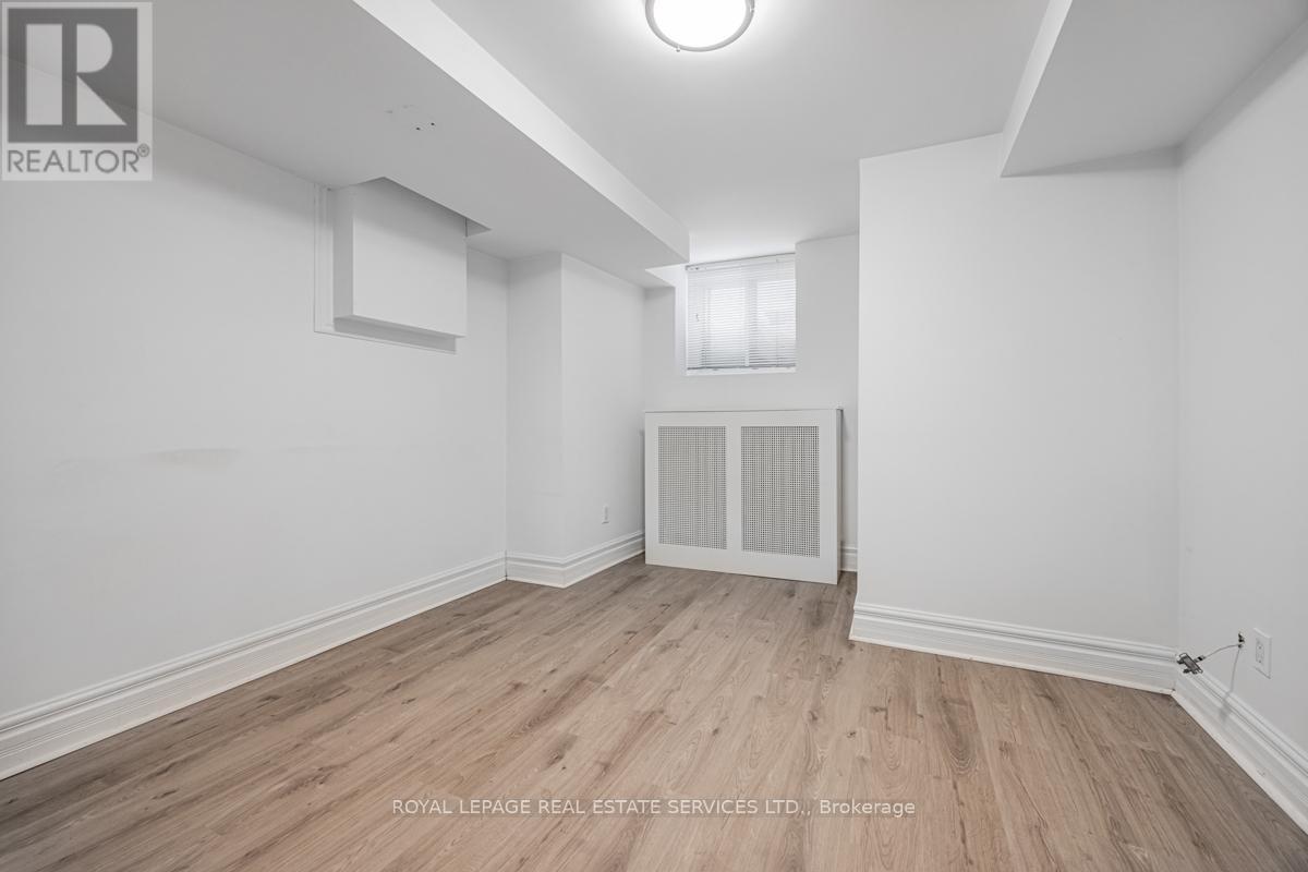 












62 LAKEVIEW AVENUE

,
Toronto,




Ontario
M6J3B3

