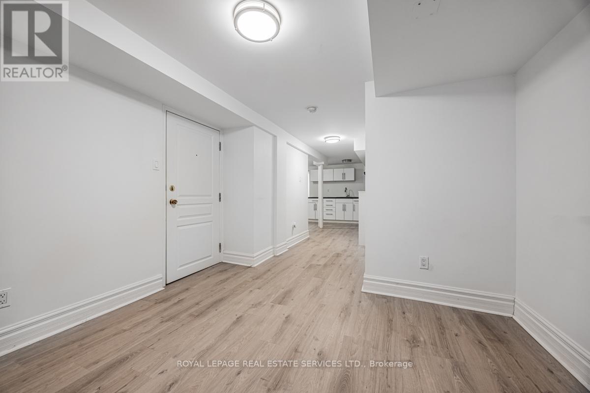 












62 LAKEVIEW AVENUE

,
Toronto,




Ontario
M6J3B3

