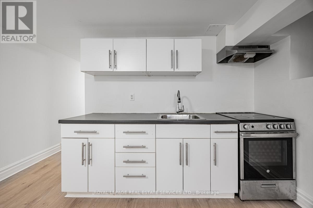 












62 LAKEVIEW AVENUE

,
Toronto,




Ontario
M6J3B3


