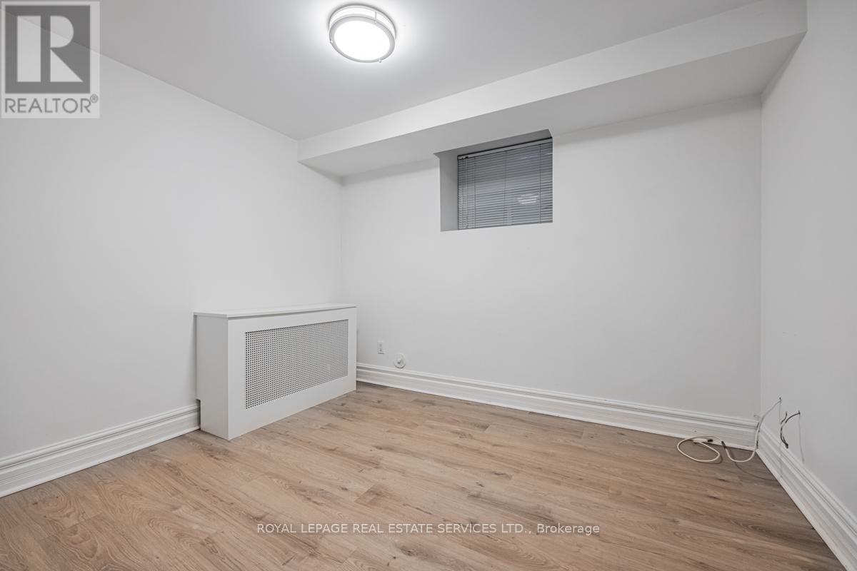 












62 LAKEVIEW AVENUE

,
Toronto,




Ontario
M6J3B3

