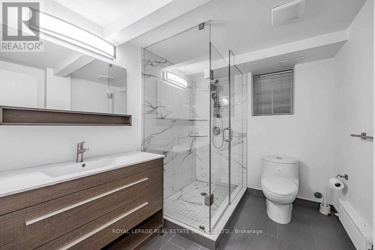 












62 LAKEVIEW AVENUE

,
Toronto,




Ontario
M6J3B3


