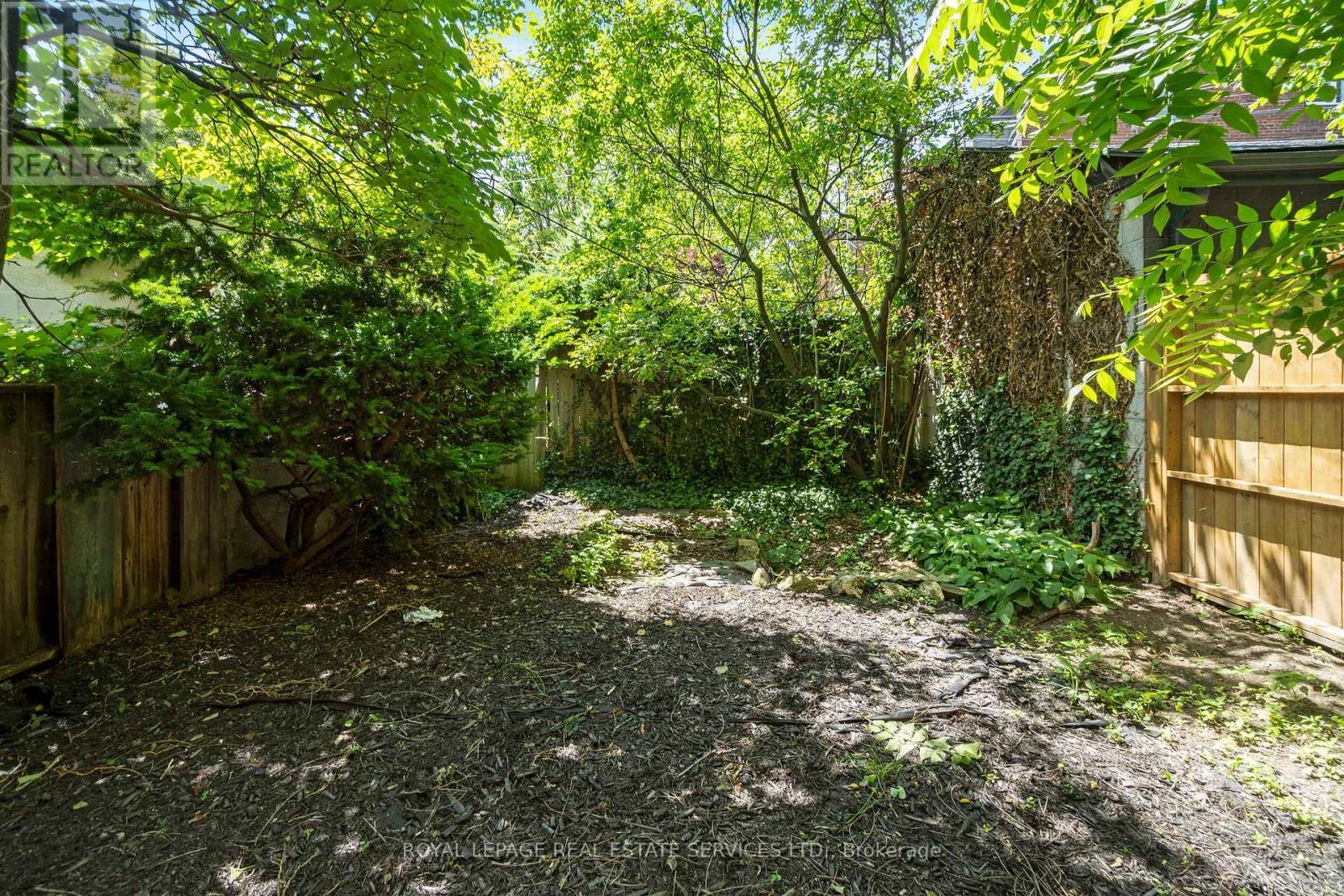 












62 LAKEVIEW AVENUE

,
Toronto,




Ontario
M6J3B3

