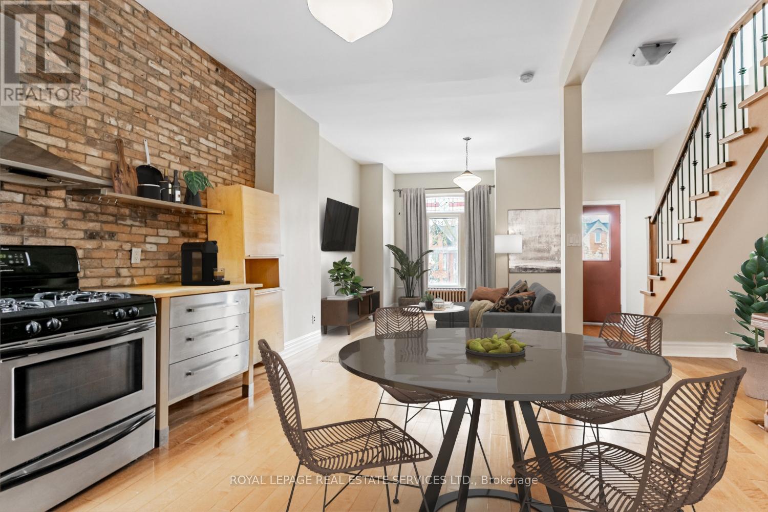 












62 LAKEVIEW AVENUE

,
Toronto,




Ontario
M6J3B3

