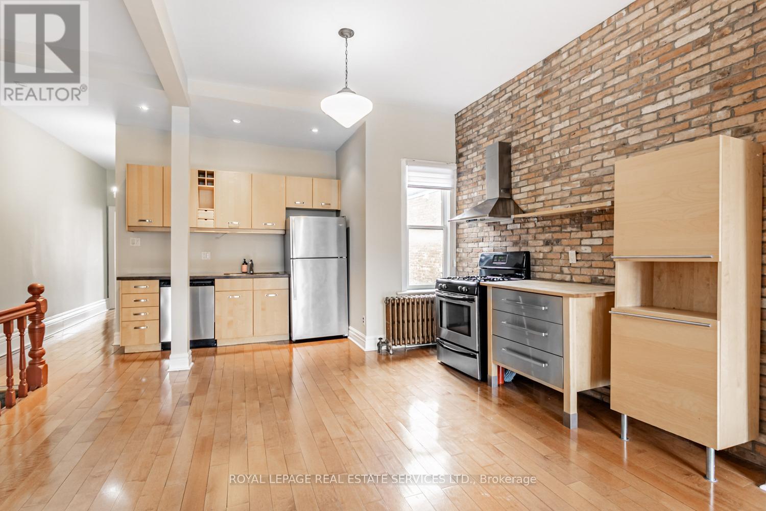 












62 LAKEVIEW AVENUE

,
Toronto,




Ontario
M6J3B3

