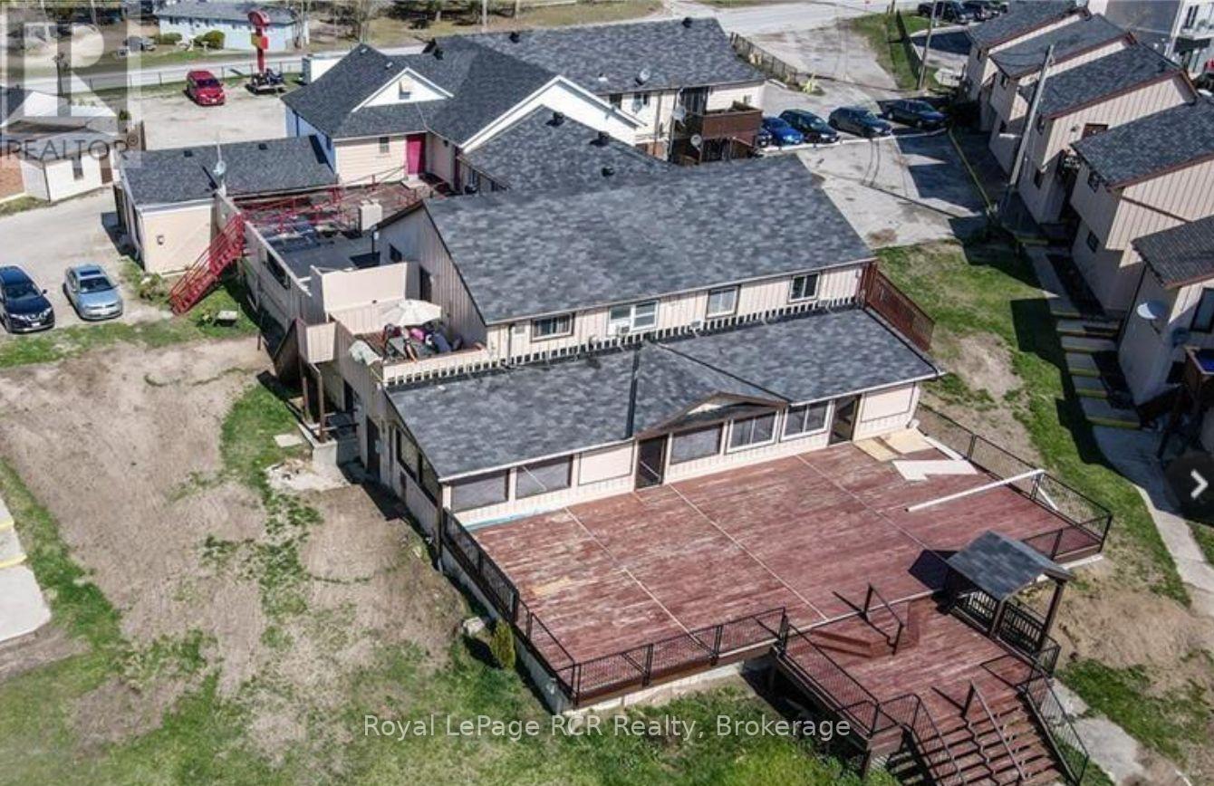 












381 MOSLEY STREET

,
Wasaga Beach,




Ontario
L9Z2J8

