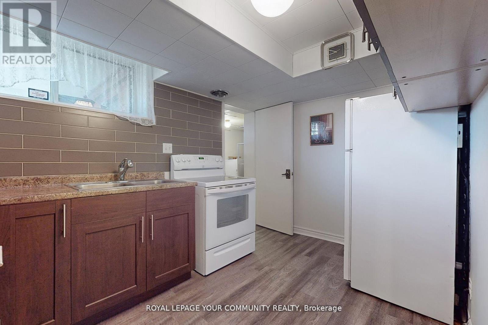 












78 WINCOTT DRIVE

,
Toronto,




Ontario
M9R2P1

