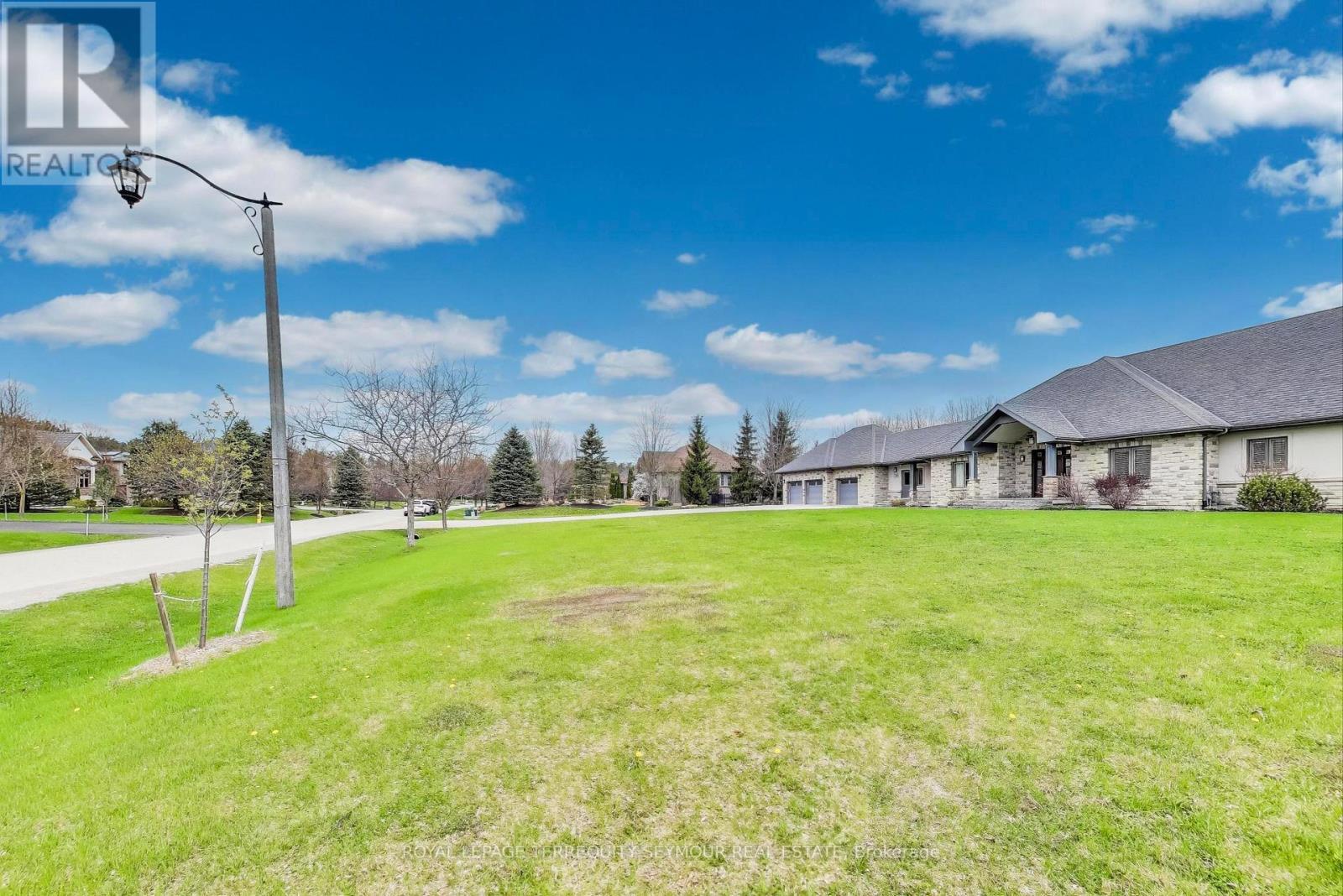 












67 GRAYFIELD DRIVE

,
Whitchurch-Stouffville,




Ontario
L4A0B1

