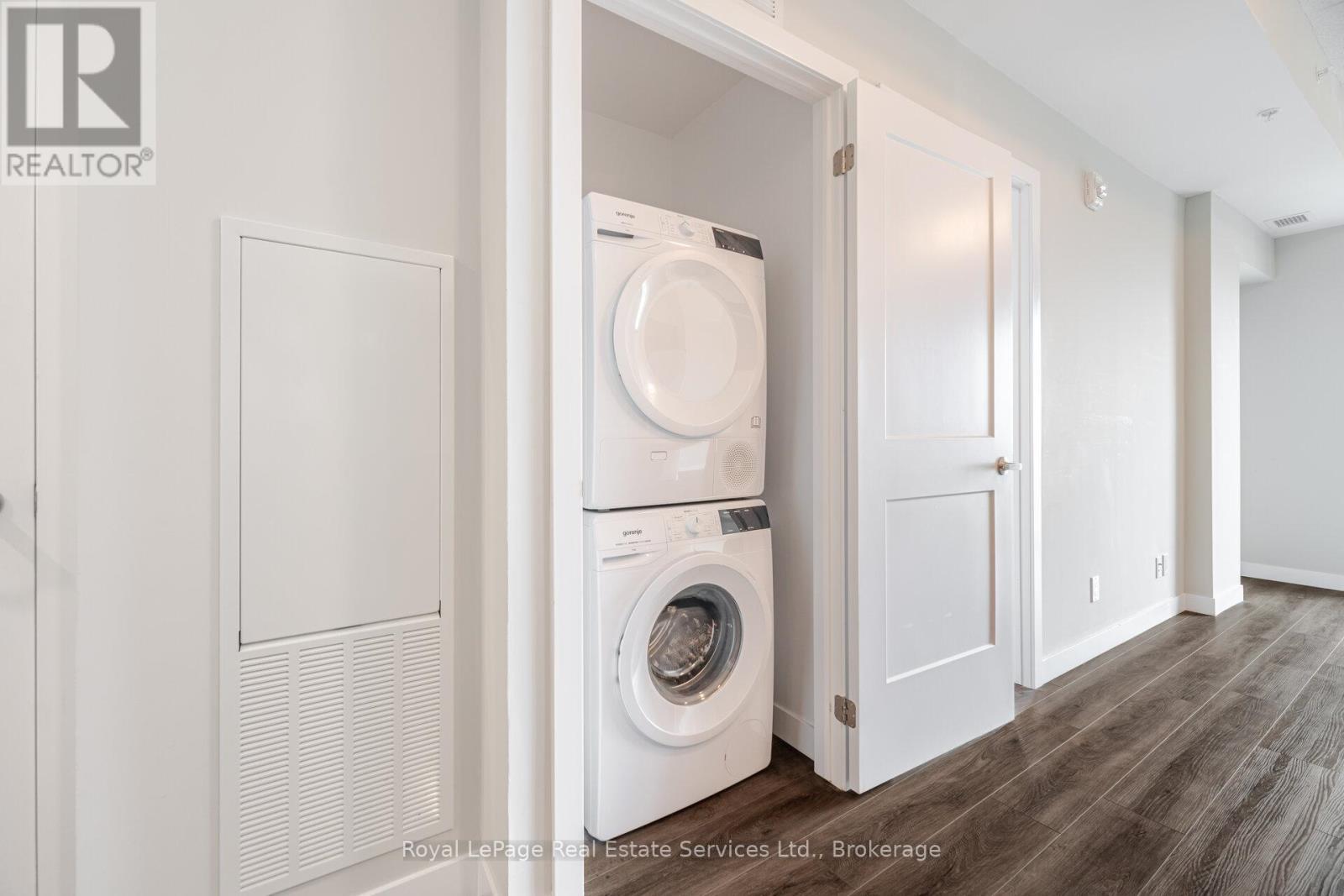 












1409 - 15 QUEEN STREET S

,
Hamilton (Central),




Ontario
L8B0C6

