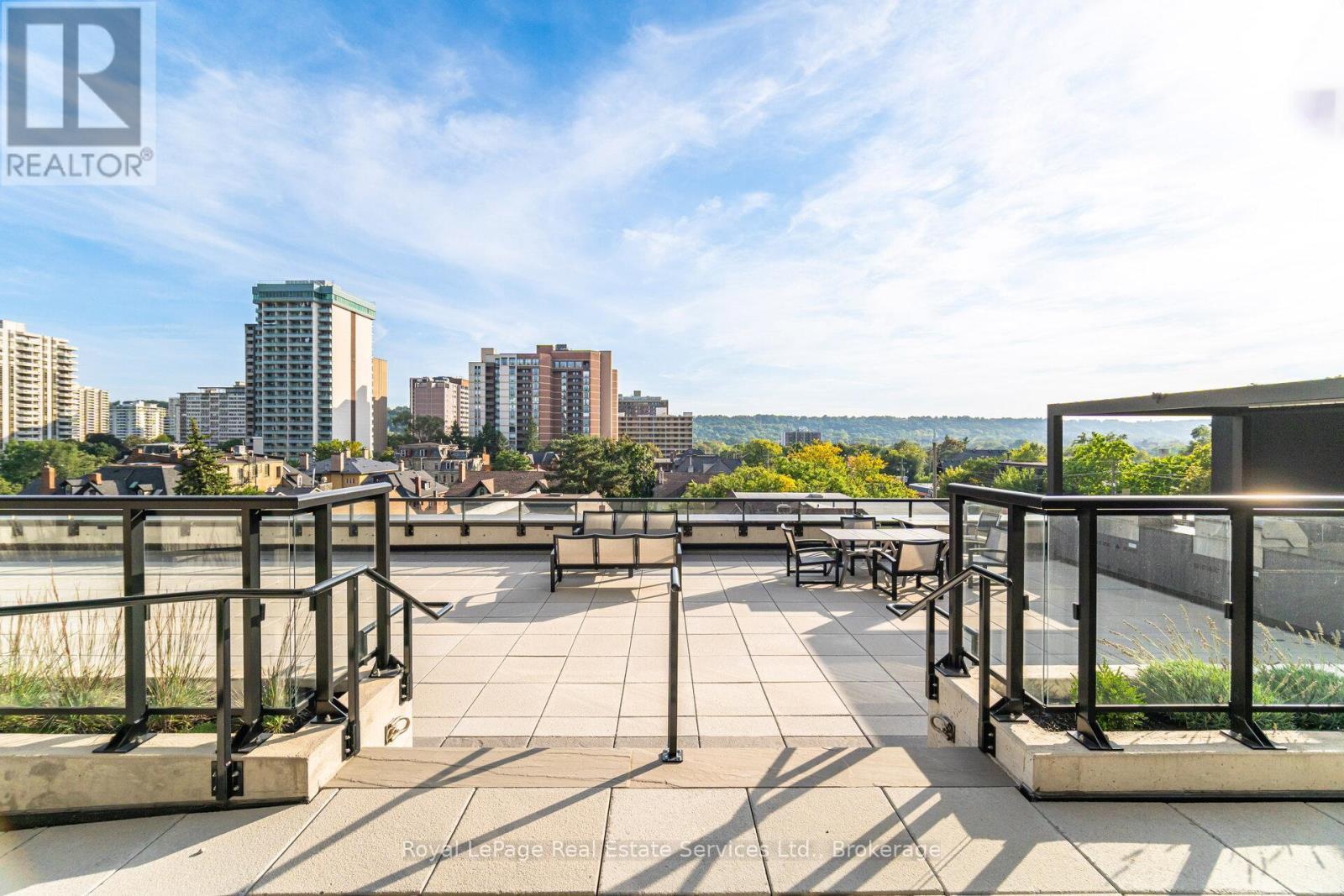 












1409 - 15 QUEEN STREET S

,
Hamilton (Central),




Ontario
L8B0C6

