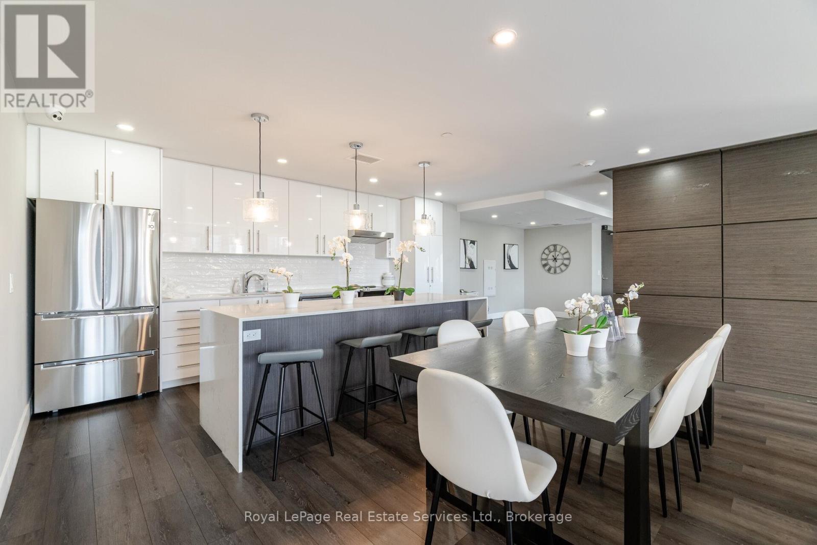 












1409 - 15 QUEEN STREET S

,
Hamilton (Central),




Ontario
L8B0C6

