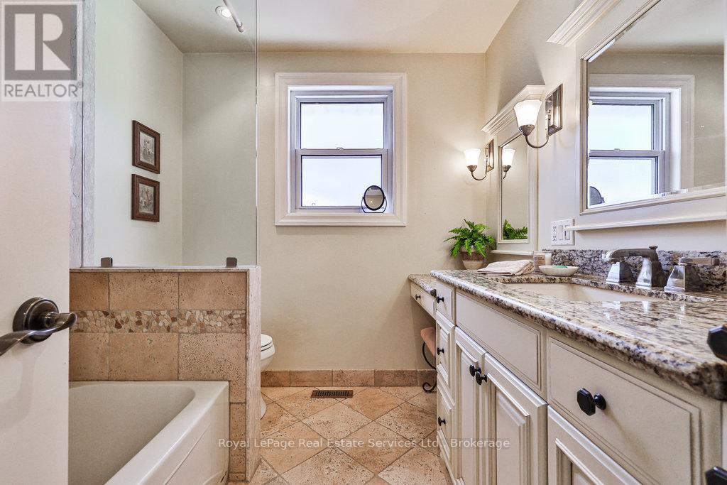 












502 BOHEMIA CRESCENT

,
Oakville (OO Old Oakville),




Ontario
L6J2K8

