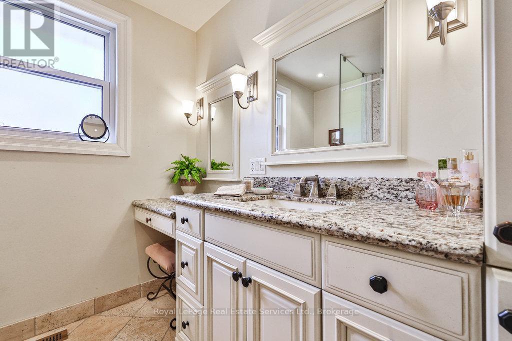 












502 BOHEMIA CRESCENT

,
Oakville (OO Old Oakville),




Ontario
L6J2K8

