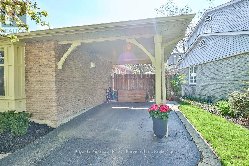 












502 BOHEMIA CRESCENT

,
Oakville (OO Old Oakville),




Ontario
L6J2K8

