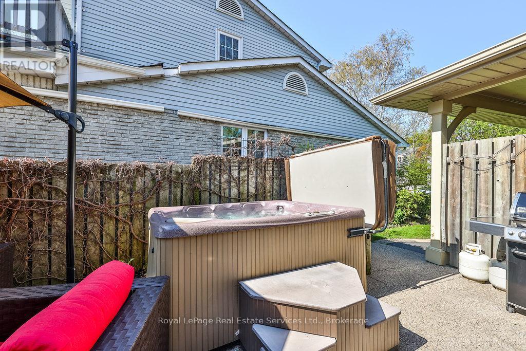 












502 BOHEMIA CRESCENT

,
Oakville (OO Old Oakville),




Ontario
L6J2K8

