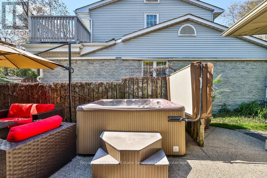 












502 BOHEMIA CRESCENT

,
Oakville (OO Old Oakville),




Ontario
L6J2K8

