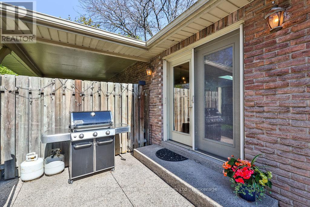 












502 BOHEMIA CRESCENT

,
Oakville (OO Old Oakville),




Ontario
L6J2K8

