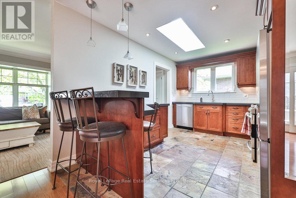 












502 BOHEMIA CRESCENT

,
Oakville (OO Old Oakville),




Ontario
L6J2K8

