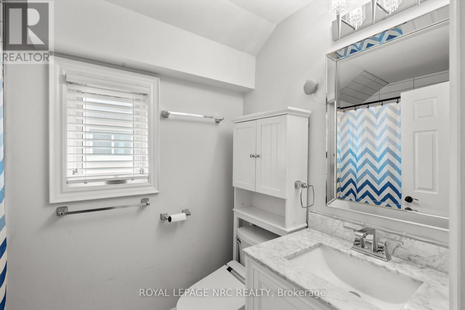 












15 EAST 24TH STREET

,
Hamilton (Eastmount),




Ontario
L8V2X8

