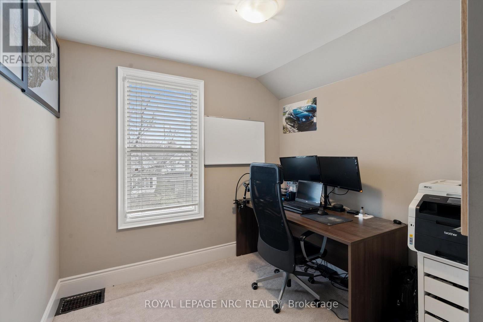 












15 EAST 24TH STREET

,
Hamilton (Eastmount),




Ontario
L8V2X8

