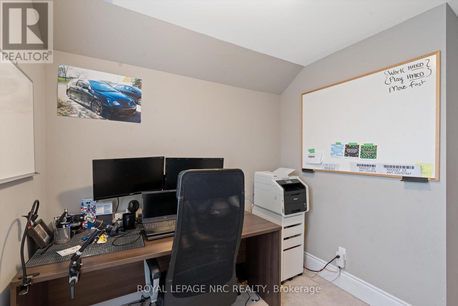 












15 EAST 24TH STREET

,
Hamilton (Eastmount),




Ontario
L8V2X8

