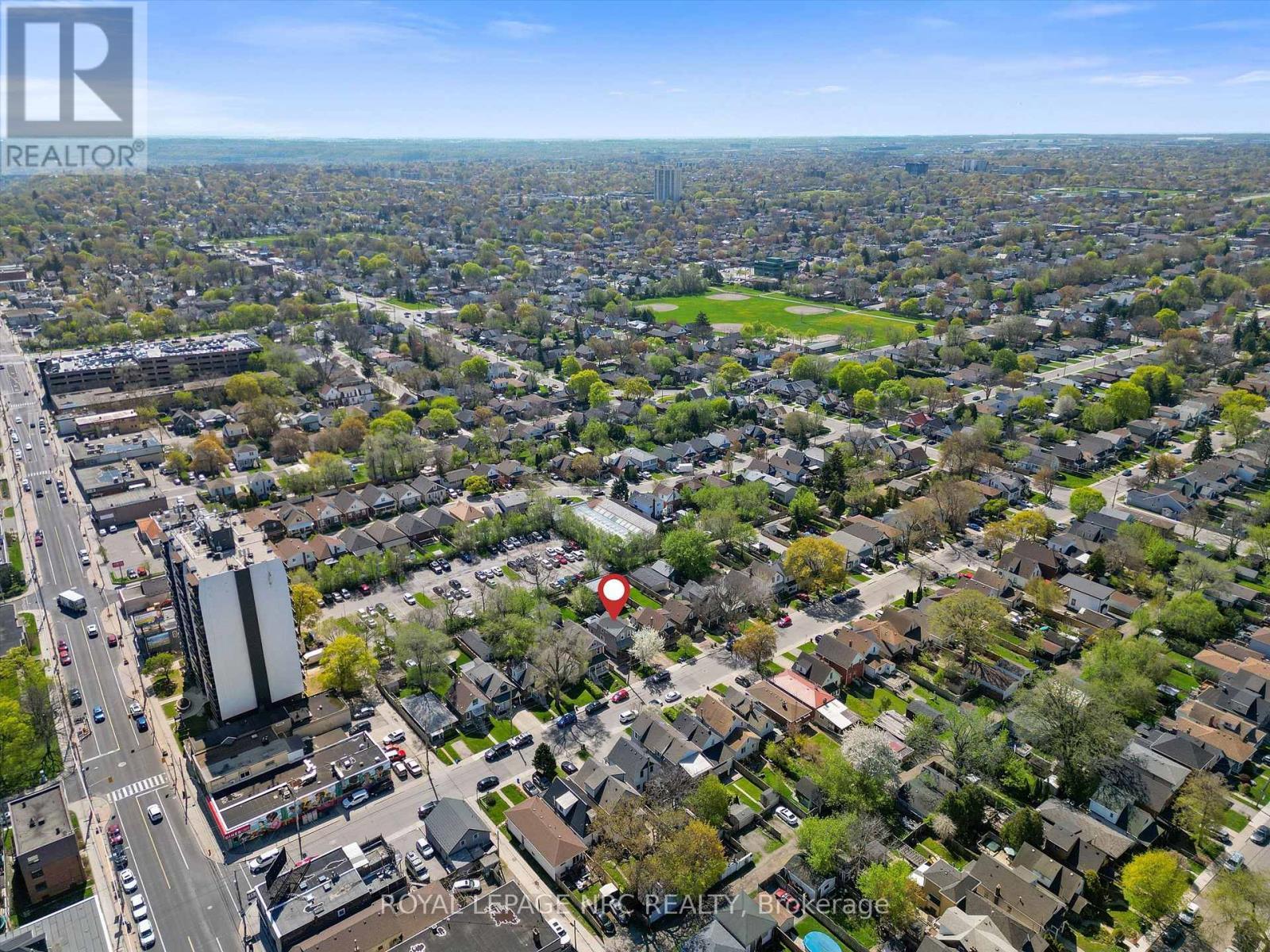 












15 EAST 24TH STREET

,
Hamilton (Eastmount),




Ontario
L8V2X8

