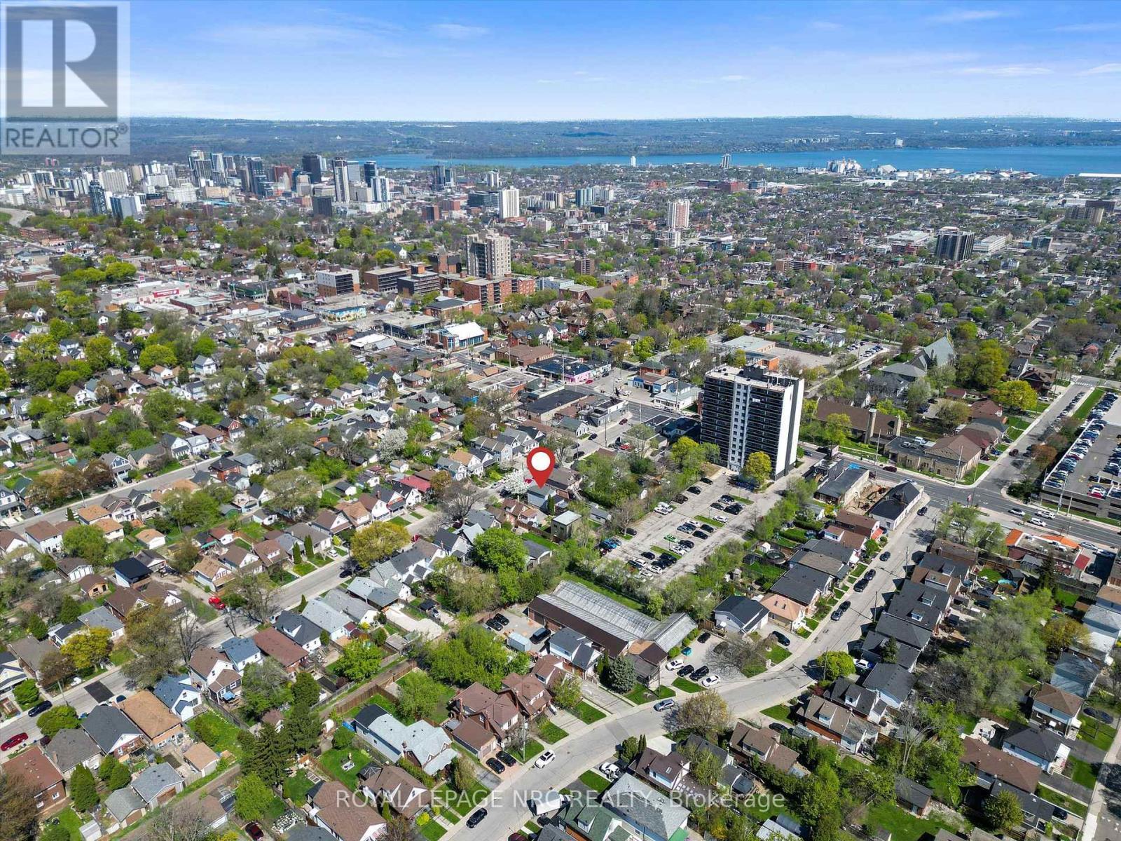 












15 EAST 24TH STREET

,
Hamilton (Eastmount),




Ontario
L8V2X8

